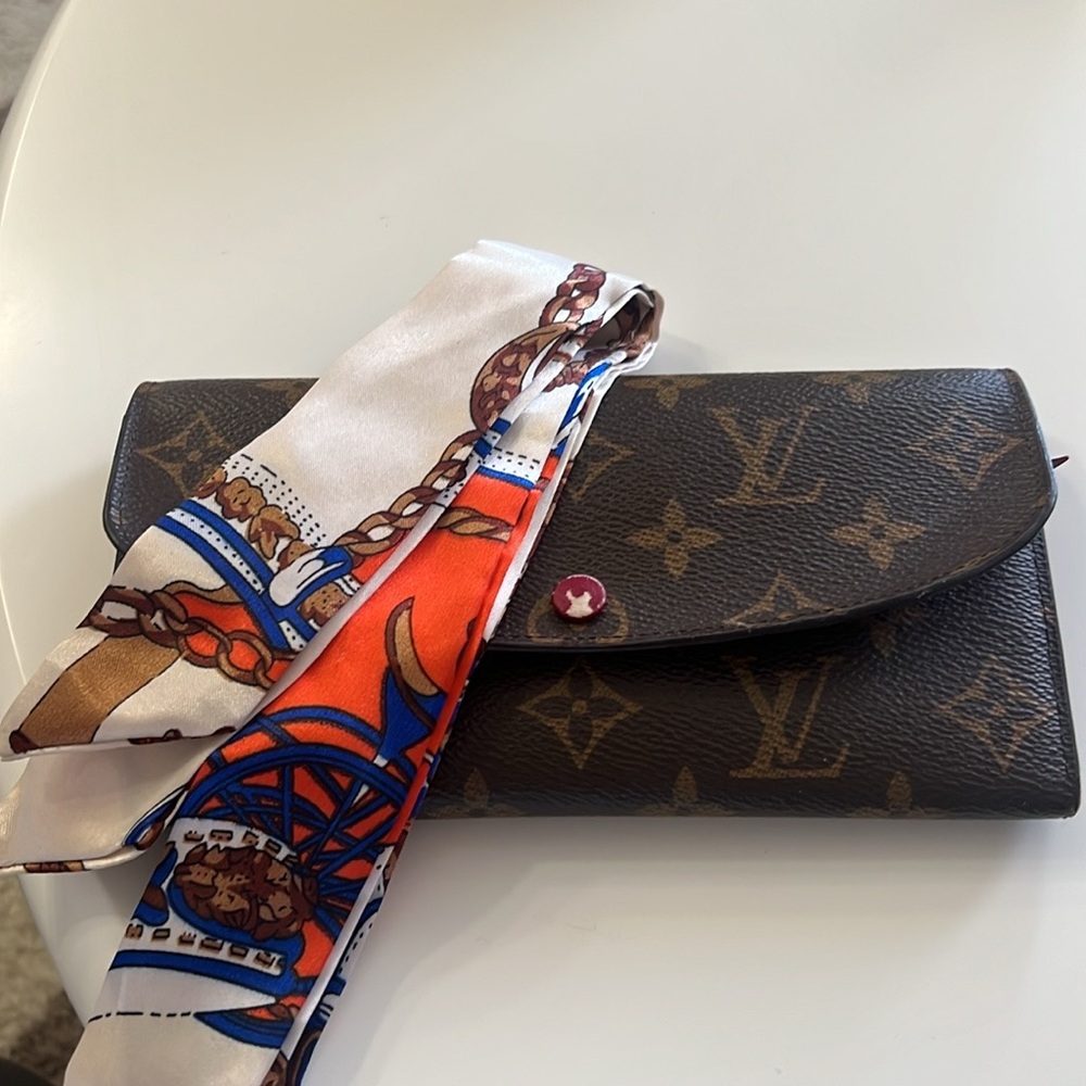 LV wallet with bagor wallet  scarf